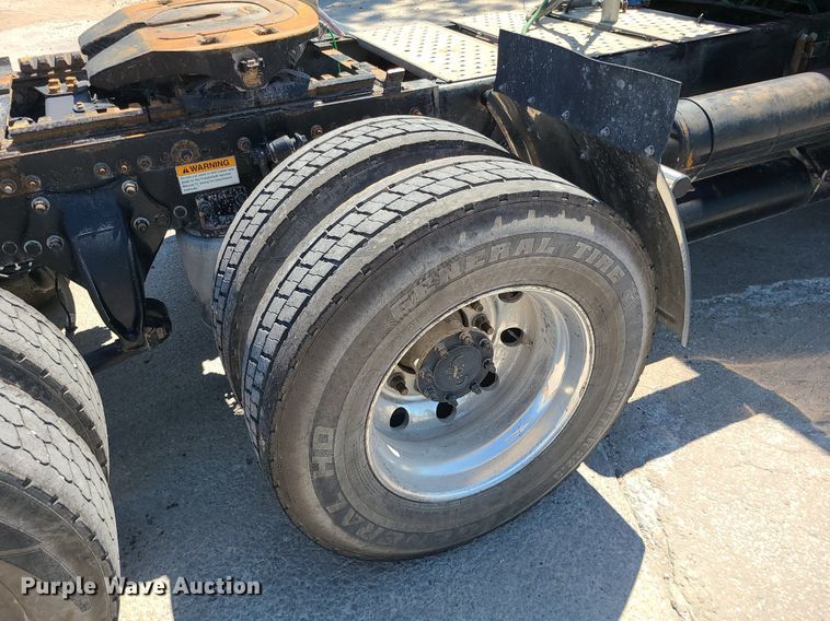 image for item MO9989 2015 Freightliner Coronado SD122  semi truck