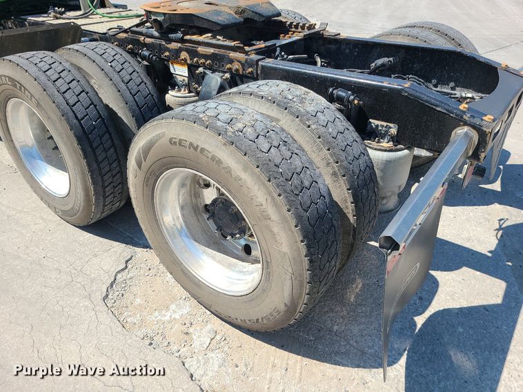 image for item MO9989 2015 Freightliner Coronado SD122  semi truck