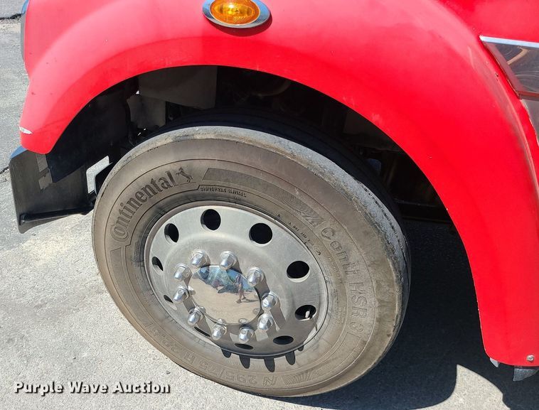 image for item MO9989 2015 Freightliner Coronado SD122  semi truck