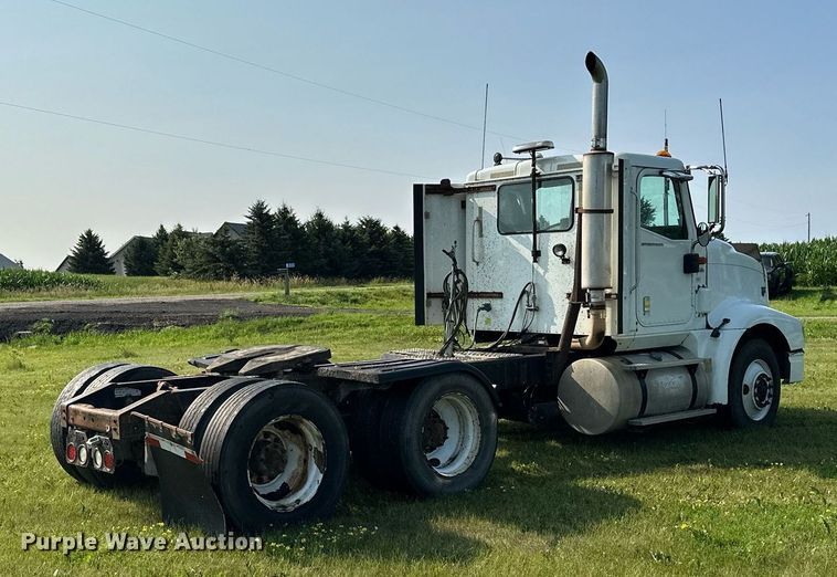 image for item MQ9290 2005 International 9400i  semi truck