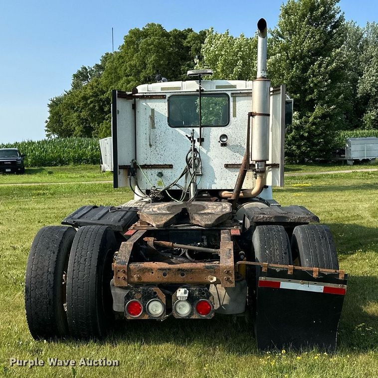 image for item MQ9290 2005 International 9400i  semi truck