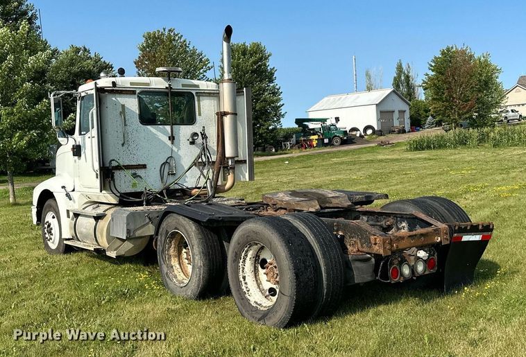 image for item MQ9290 2005 International 9400i  semi truck