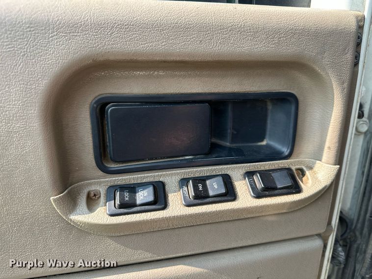 image for item MQ9290 2005 International 9400i  semi truck