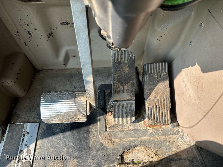 image for item MQ9290 2005 International 9400i  semi truck