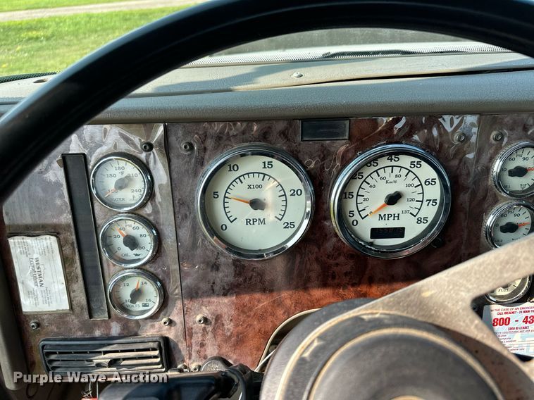 image for item MQ9290 2005 International 9400i  semi truck