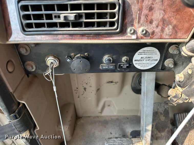 image for item MQ9290 2005 International 9400i  semi truck