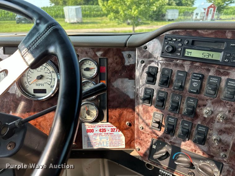 image for item MQ9290 2005 International 9400i  semi truck