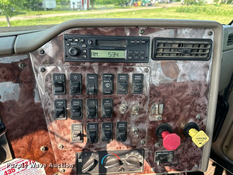 image for item MQ9290 2005 International 9400i  semi truck