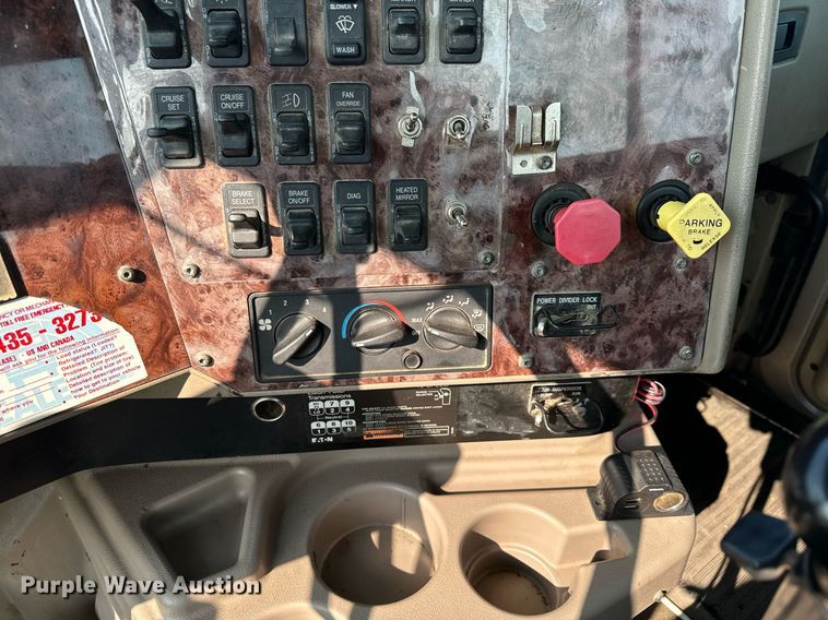 image for item MQ9290 2005 International 9400i  semi truck