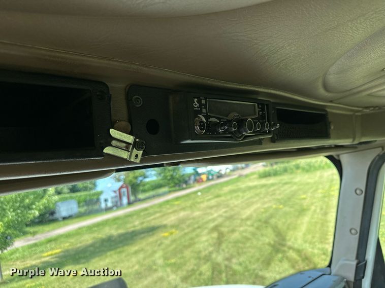 image for item MQ9290 2005 International 9400i  semi truck