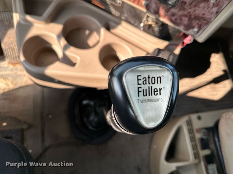 image for item MQ9290 2005 International 9400i  semi truck