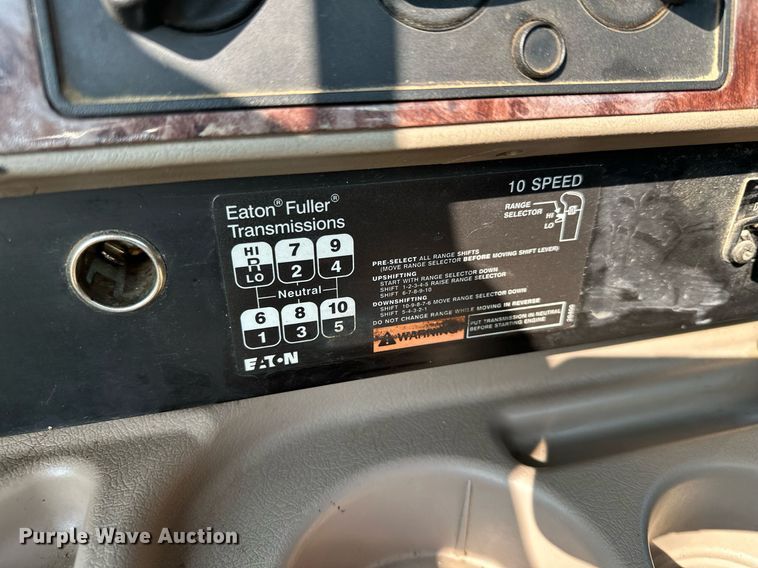 image for item MQ9290 2005 International 9400i  semi truck