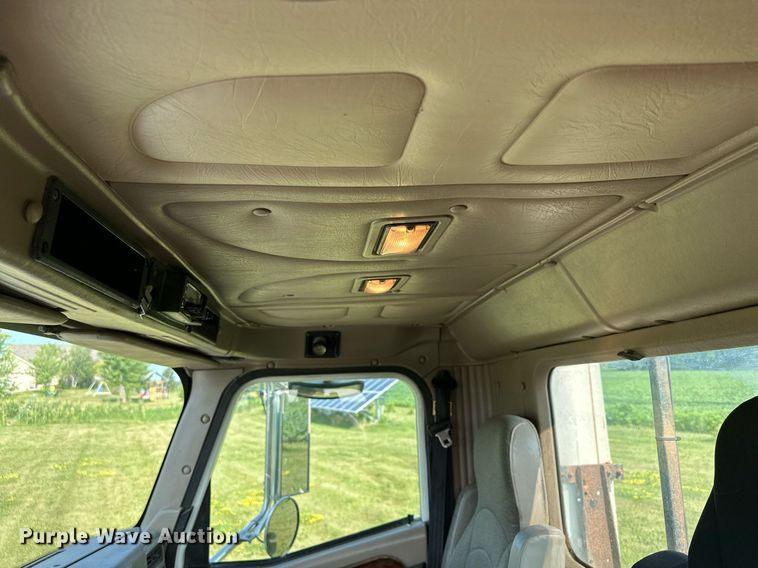 image for item MQ9290 2005 International 9400i  semi truck