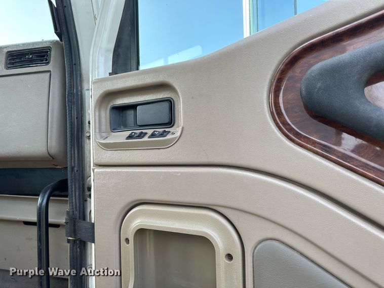 image for item MQ9290 2005 International 9400i  semi truck