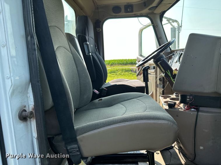 image for item MQ9290 2005 International 9400i  semi truck