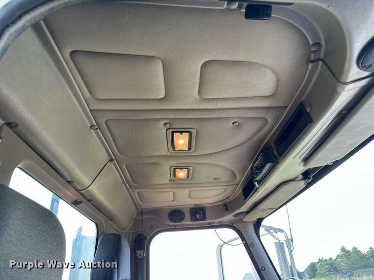 image for item MQ9290 2005 International 9400i  semi truck