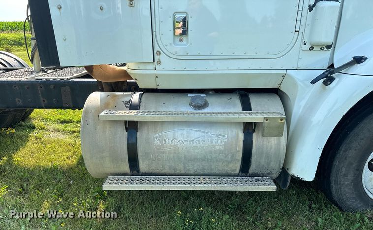 image for item MQ9290 2005 International 9400i  semi truck