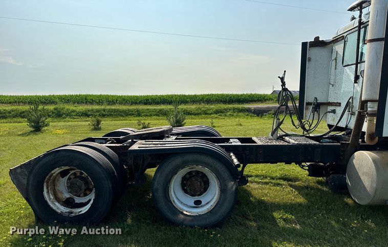 image for item MQ9290 2005 International 9400i  semi truck