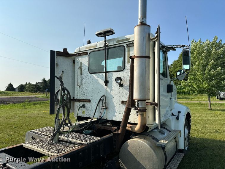 image for item MQ9290 2005 International 9400i  semi truck