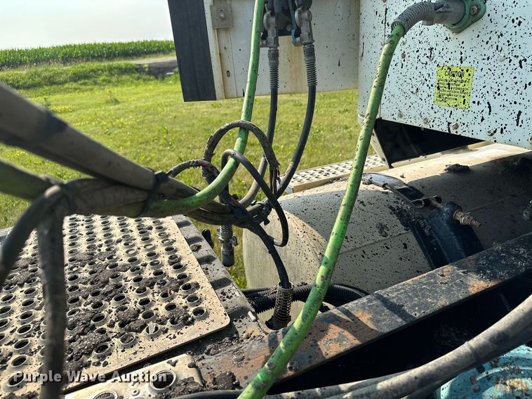 image for item MQ9290 2005 International 9400i  semi truck