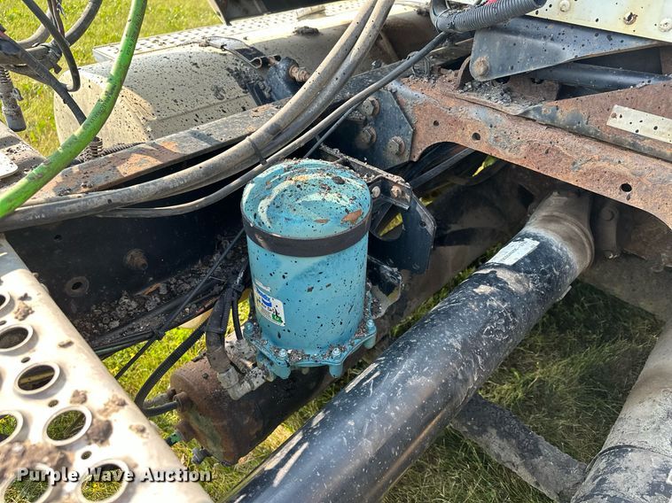 image for item MQ9290 2005 International 9400i  semi truck