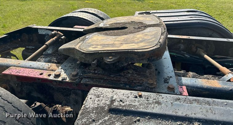 image for item MQ9290 2005 International 9400i  semi truck