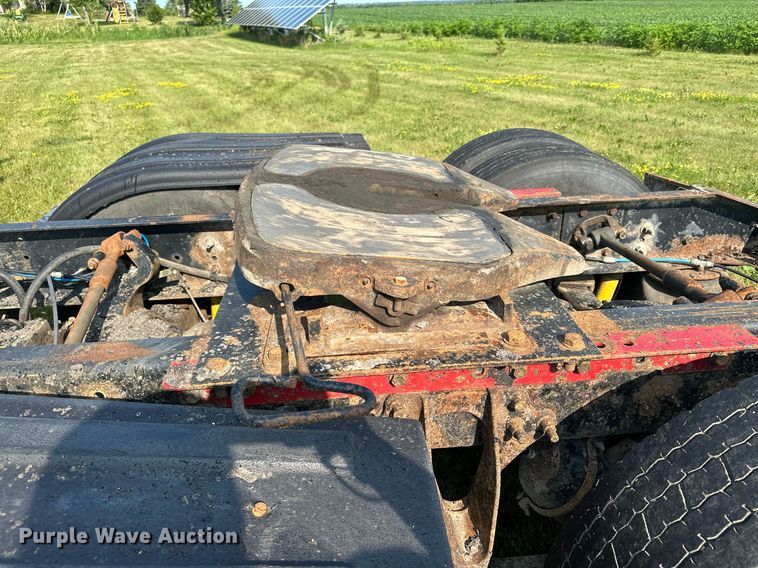 image for item MQ9290 2005 International 9400i  semi truck