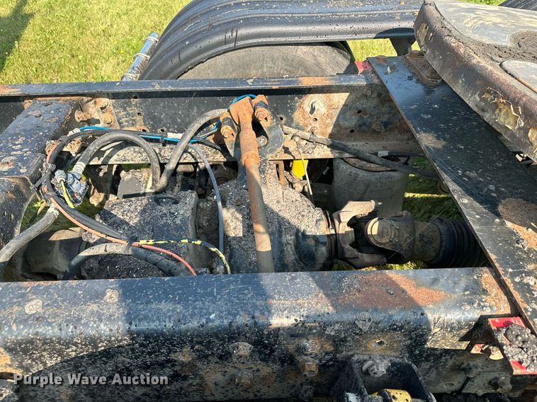 image for item MQ9290 2005 International 9400i  semi truck