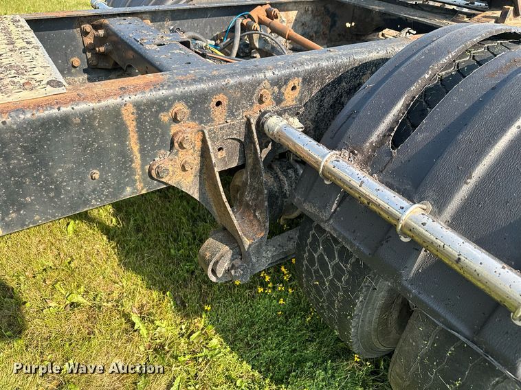 image for item MQ9290 2005 International 9400i  semi truck