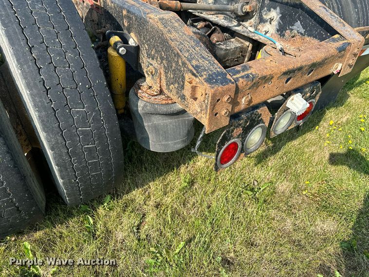 image for item MQ9290 2005 International 9400i  semi truck