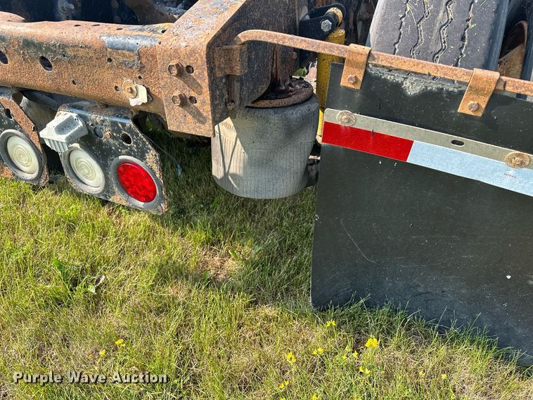 image for item MQ9290 2005 International 9400i  semi truck