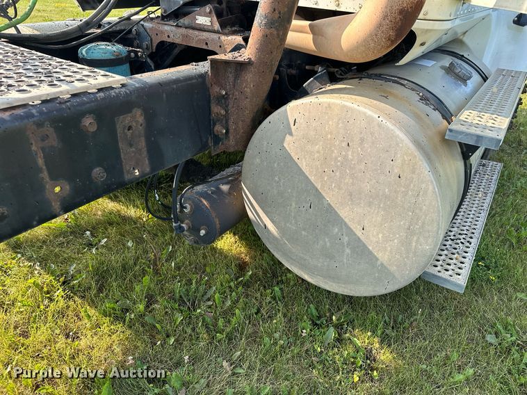 image for item MQ9290 2005 International 9400i  semi truck