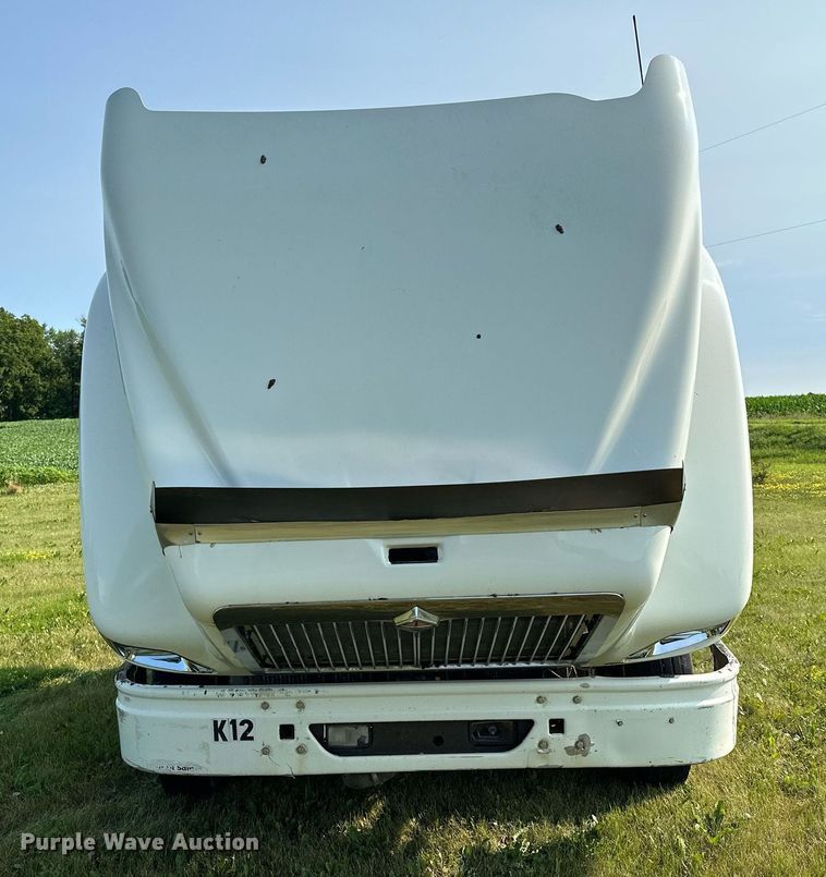 image for item MQ9290 2005 International 9400i  semi truck