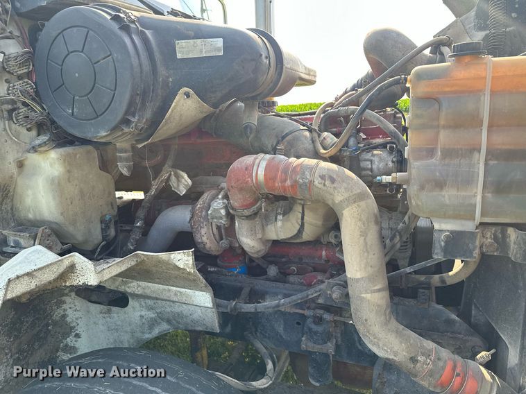 image for item MQ9290 2005 International 9400i  semi truck