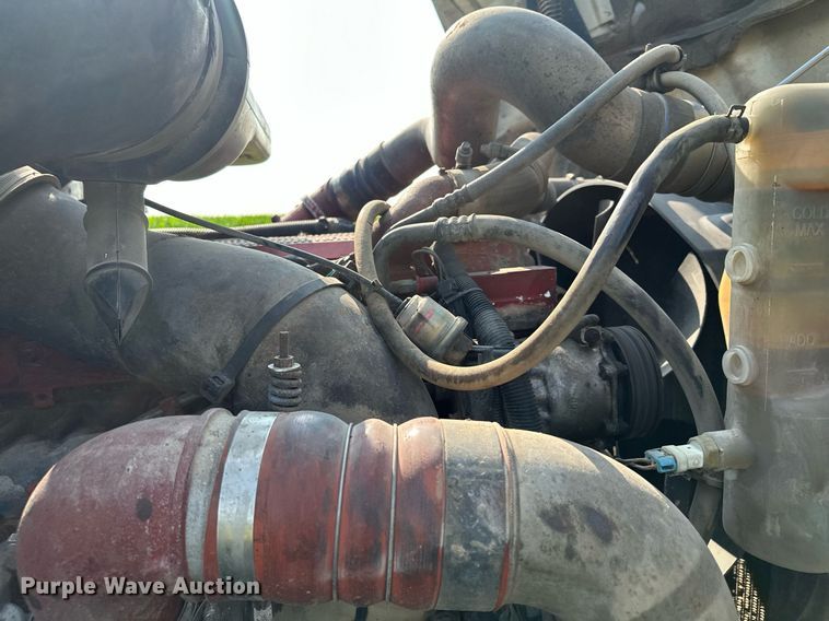 image for item MQ9290 2005 International 9400i  semi truck