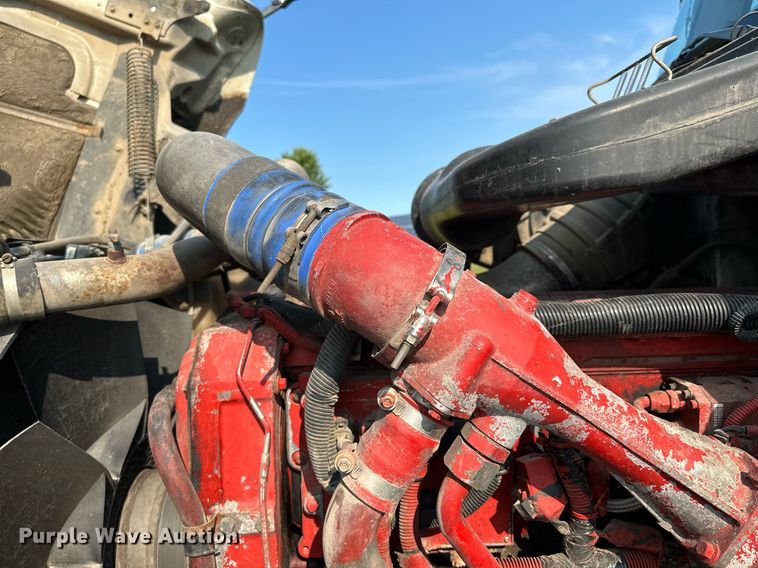 image for item MQ9290 2005 International 9400i  semi truck