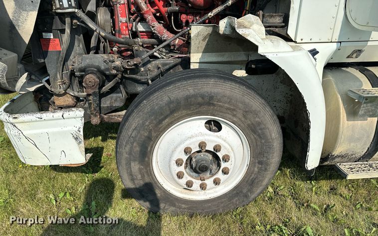 image for item MQ9290 2005 International 9400i  semi truck