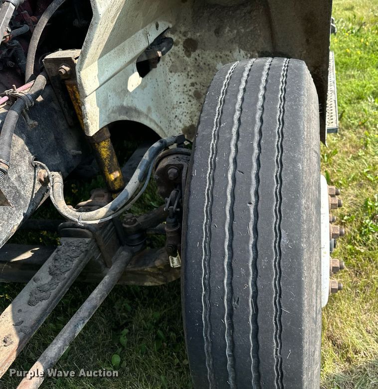 image for item MQ9290 2005 International 9400i  semi truck