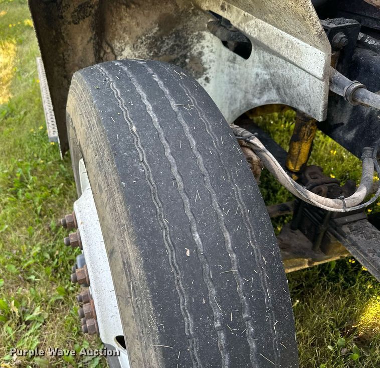 image for item MQ9290 2005 International 9400i  semi truck