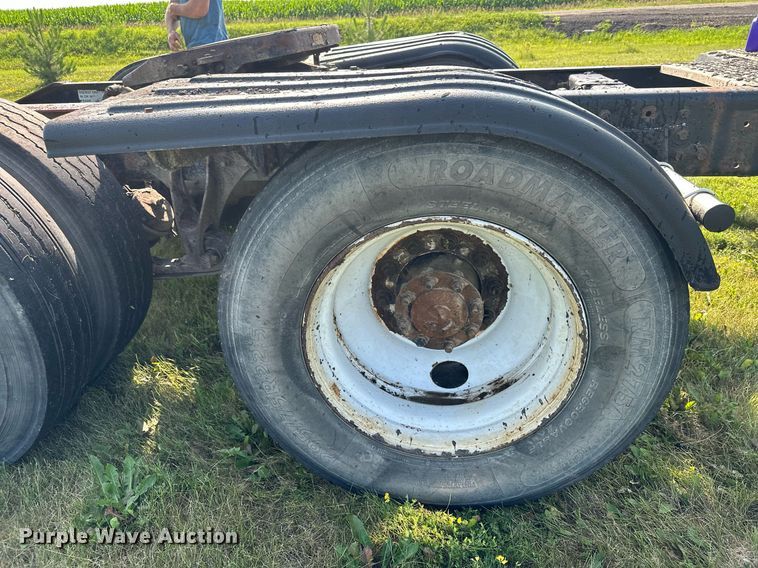 image for item MQ9290 2005 International 9400i  semi truck