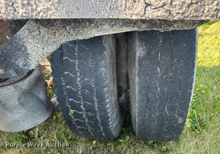 image for item MQ9290 2005 International 9400i  semi truck