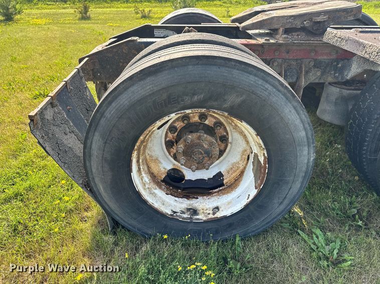 image for item MQ9290 2005 International 9400i  semi truck