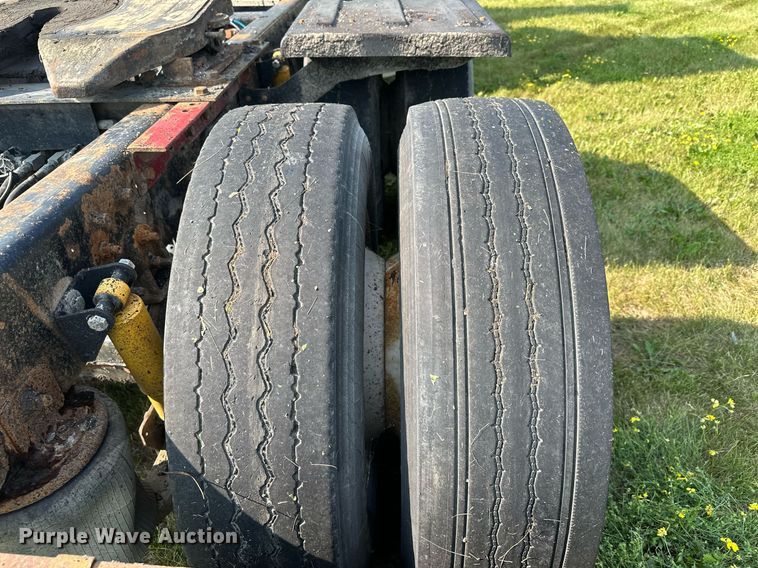 image for item MQ9290 2005 International 9400i  semi truck