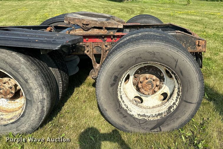 image for item MQ9290 2005 International 9400i  semi truck