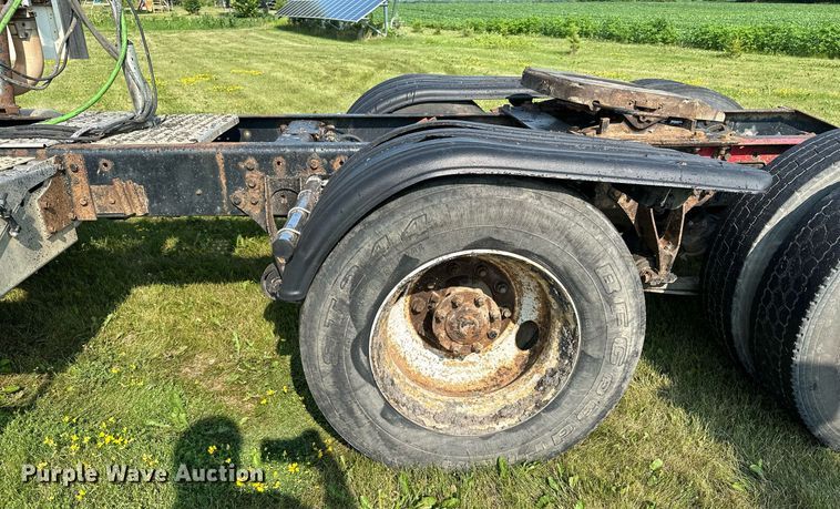 image for item MQ9290 2005 International 9400i  semi truck