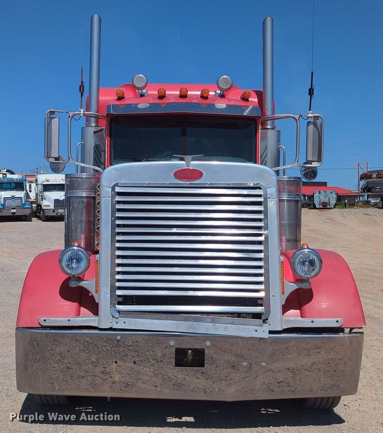 image for item MY9352 2005 Peterbilt 379  semi truck