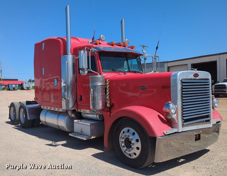 image for item MY9352 2005 Peterbilt 379  semi truck