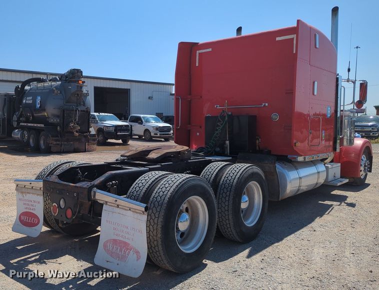 image for item MY9352 2005 Peterbilt 379  semi truck