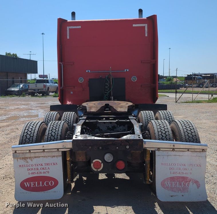 image for item MY9352 2005 Peterbilt 379  semi truck