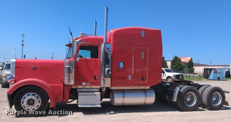 image for item MY9352 2005 Peterbilt 379  semi truck